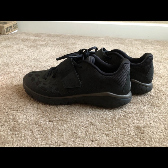 Size youth 6.5 Jordan trainers! Lightly worn! - Picture 2 of 7